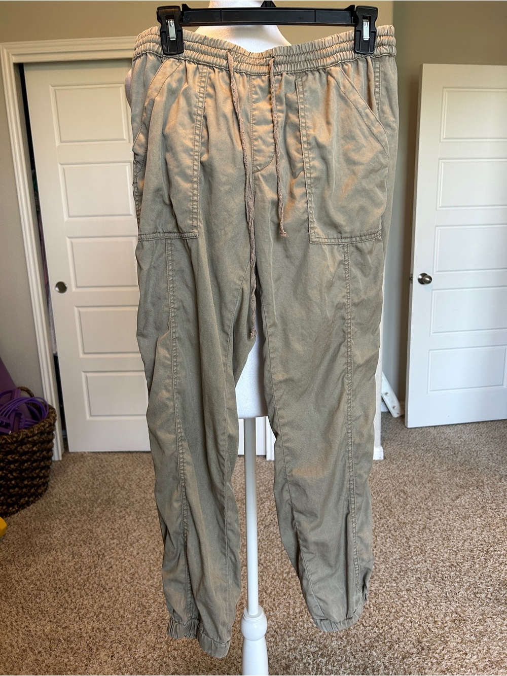 Heihei from Anthropologie Cargo Utility Pants Jogger Drawstring Size Small